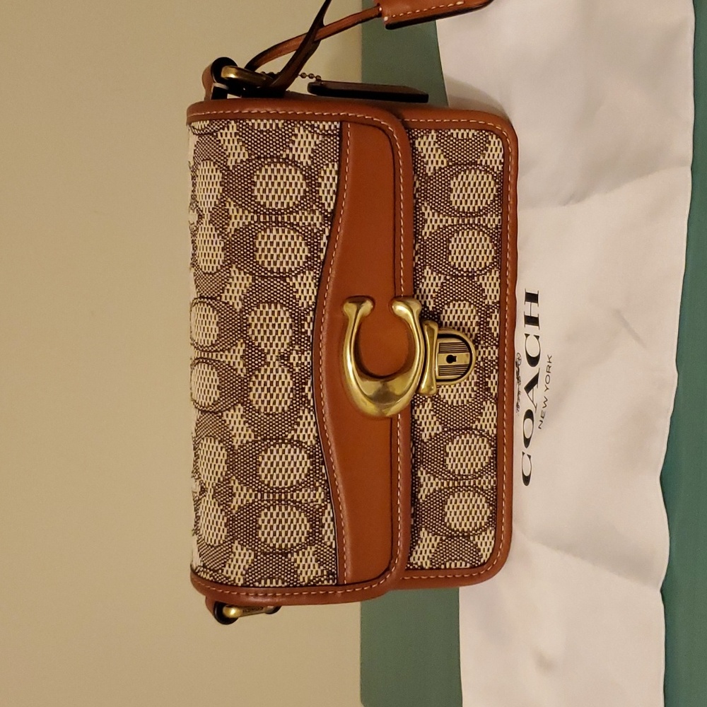 Coach Studio 19